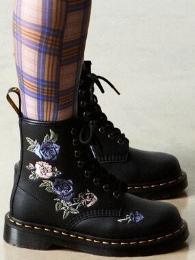 🌸Size 7 - NWT: DR. MARTENS - 1460 Genix Nappa Boot